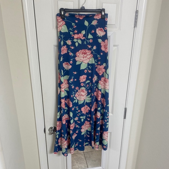 Like New - LulaRoe Olivia high-low Maxi Skirt (S) - Picture 2 of 7